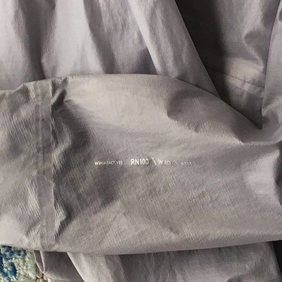 HOKA ONE ONE Performance Shield Running Jacket Color Lunar Rock Size Medium Wind - Picture 3 of 9